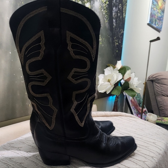 Newport Black Leather Western Boots - Picture 2 of 10